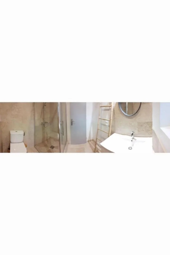 Gite 12 Personnes Creysseilles Holiday home